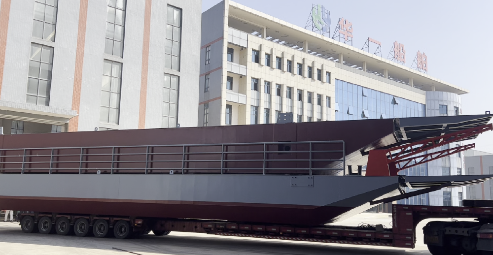 金秋十月，江蘇華一船舶有限公司成功交付40米鋼制躉船